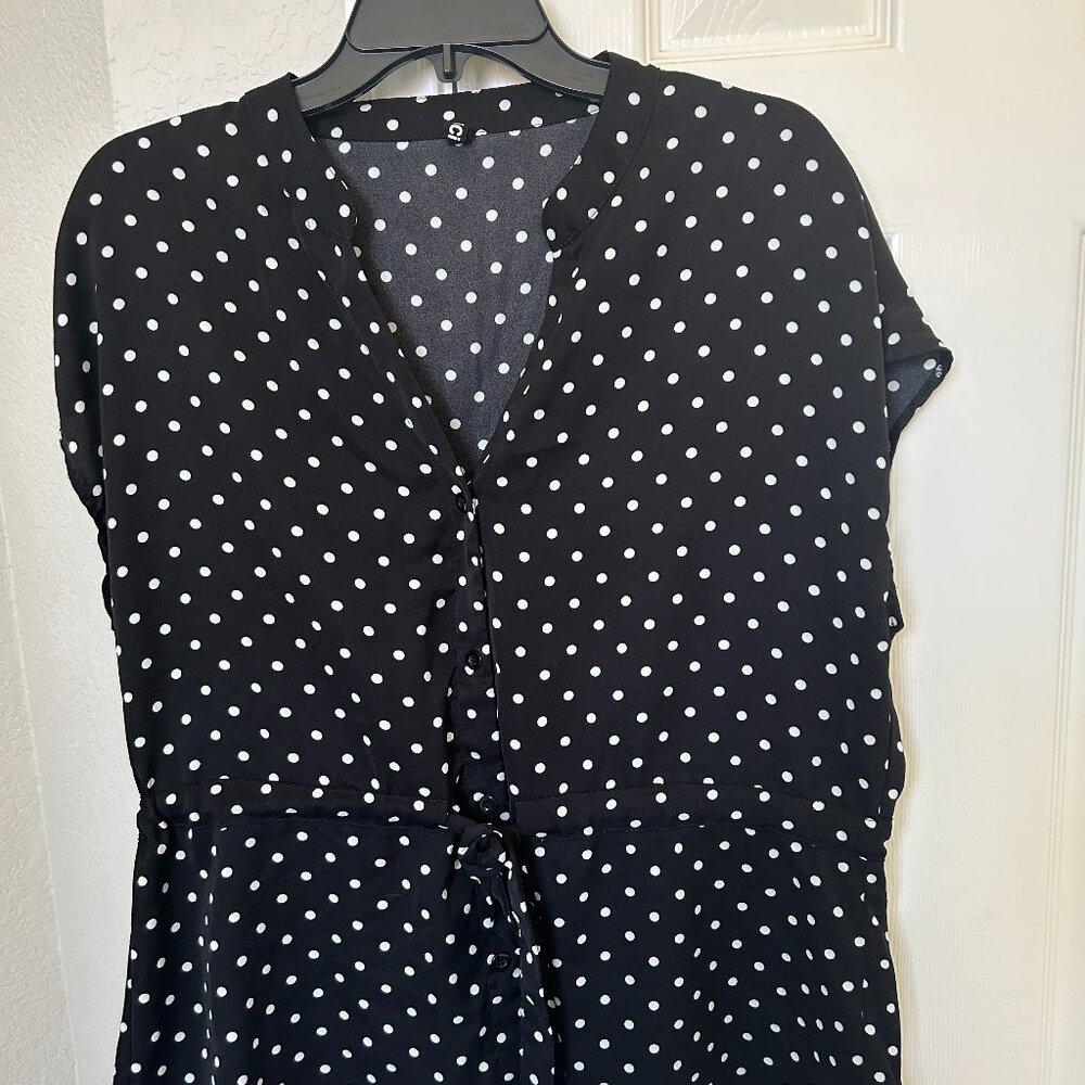 Cici Black with White Dots Sleeveless V Neck Blouse with Tie - Large